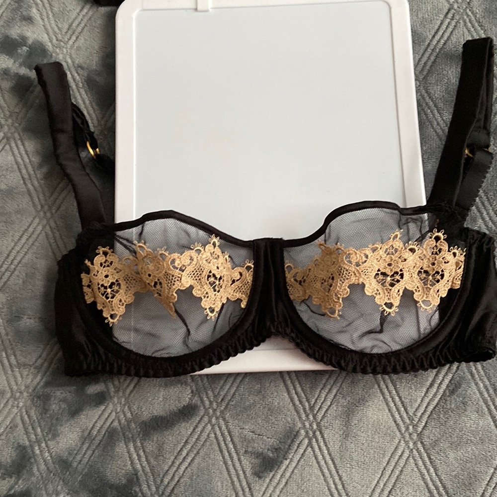 Caviar Balcony Bra 34B